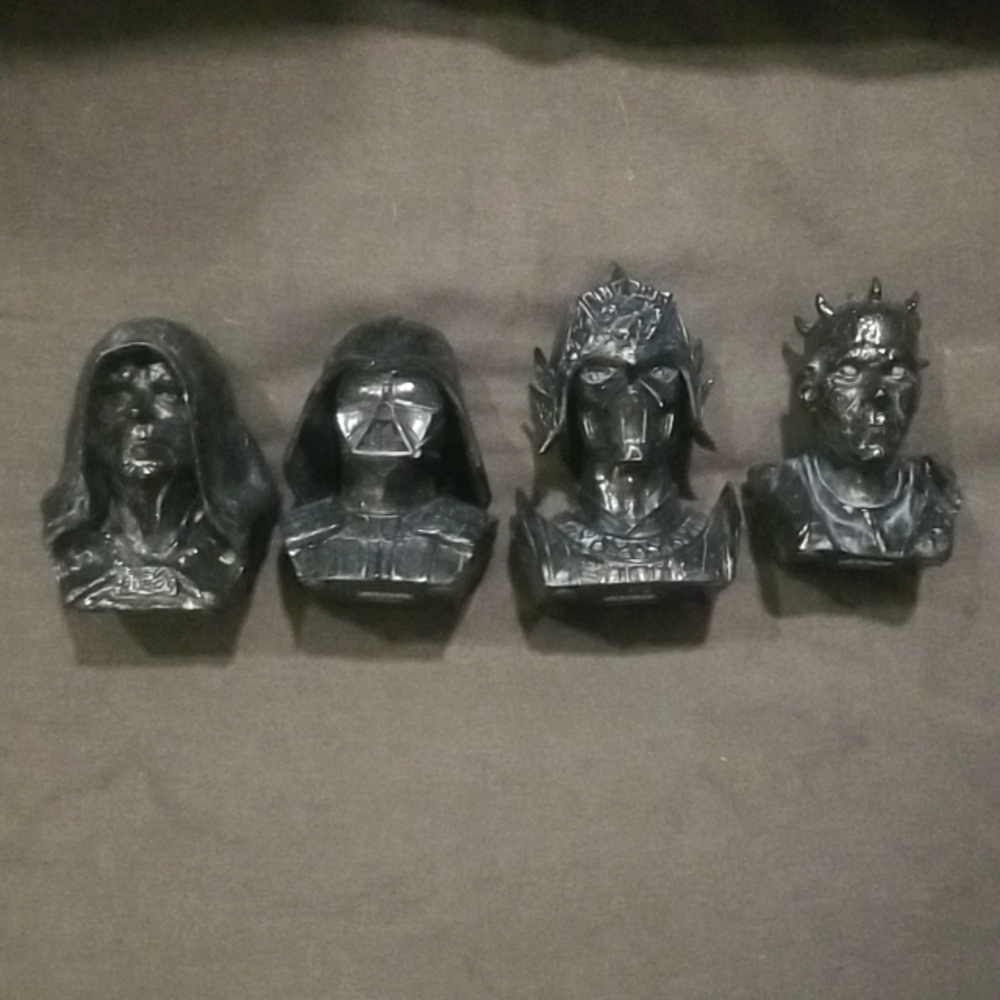Disney Star Wars Galaxy’s Edge Sith Mini Busts NWOB